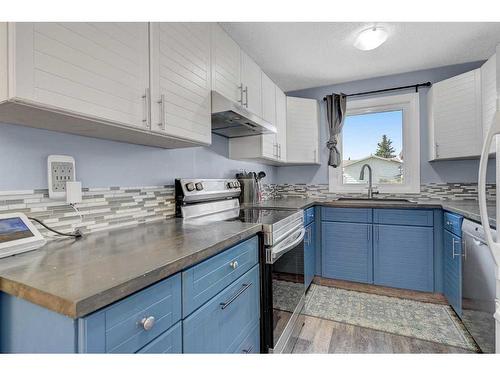 12418 95 Street, Grande Prairie, AB - Indoor Photo Showing Kitchen