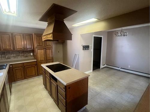 703 Oak Drive, Beaverlodge, AB - Indoor Photo Showing Kitchen With Double Sink