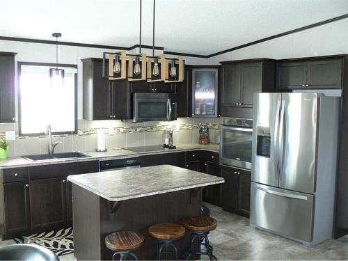 75010 163A Range, High Prairie, AB - Indoor Photo Showing Kitchen With Double Sink With Upgraded Kitchen