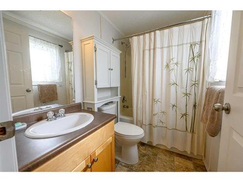 8806 85 Avenue, Grande Prairie, AB - Indoor Photo Showing Bathroom