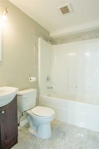 10609 113 Street, Grande Prairie, AB - Indoor Photo Showing Bathroom