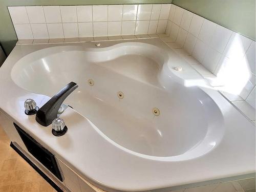 10202 97 Avenue, Grande Cache, AB - Indoor Photo Showing Bathroom