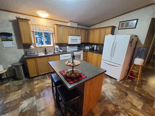 5533 And 5531 51 Street, Berwyn, AB - Indoor Photo Showing Kitchen With Double Sink