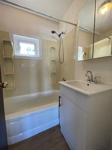 5015 52Nd Avenue, High Prairie, AB - Indoor Photo Showing Bathroom