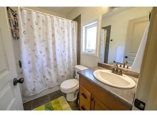 11105 60 Avenue, Grande Prairie, AB - Indoor Photo Showing Bathroom