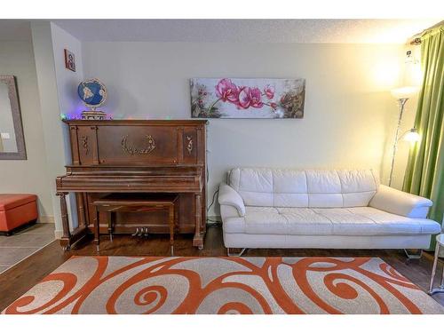 11105 60 Avenue, Grande Prairie, AB - Indoor Photo Showing Living Room