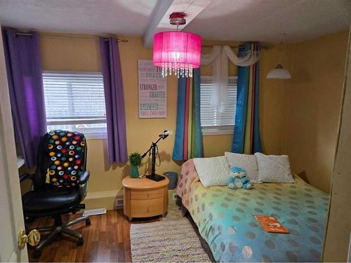 912 3Rd Avenue, Beaverlodge, AB - Indoor Photo Showing Bedroom