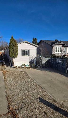 912 3Rd Avenue, Beaverlodge, AB - Outdoor