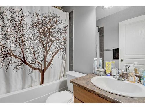 6626 112 Street, Grande Prairie, AB - Indoor Photo Showing Bathroom