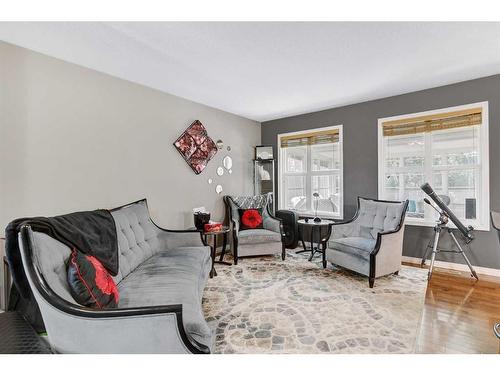 6626 112 Street, Grande Prairie, AB - Indoor Photo Showing Living Room