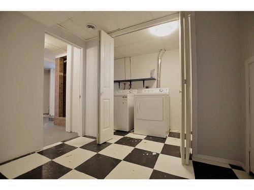 9230 100 Avenue, Grande Prairie, AB - Indoor Photo Showing Laundry Room