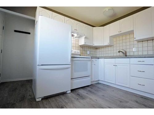 9230 100 Avenue, Grande Prairie, AB - Indoor Photo Showing Kitchen