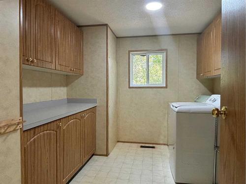 781032 Range Road 23 Road, Wanham, AB - Indoor Photo Showing Laundry Room