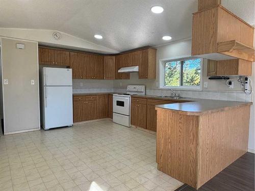 781032 Range Road 23 Road, Wanham, AB - Indoor Photo Showing Kitchen With Double Sink