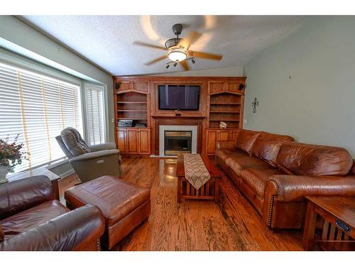 740081 Range Road 54, Rural Grande Prairie No. 1, County Of, AB - Indoor Photo Showing Living Room With Fireplace