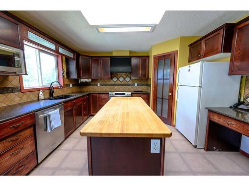 740081 Range Road 54, Rural Grande Prairie No. 1, County Of, AB - Indoor Photo Showing Kitchen With Double Sink