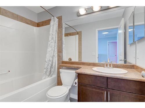 8821 88 Avenue, Grande Prairie, AB - Indoor Photo Showing Bathroom