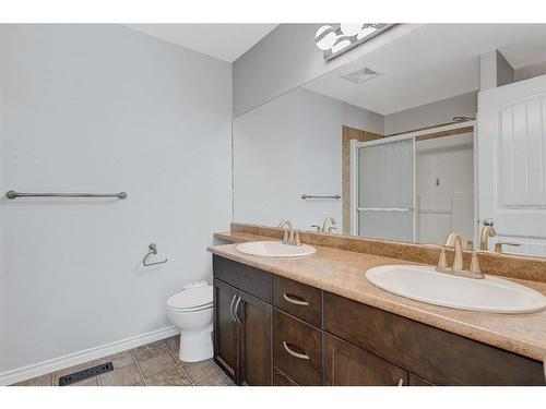 8821 88 Avenue, Grande Prairie, AB - Indoor Photo Showing Bathroom