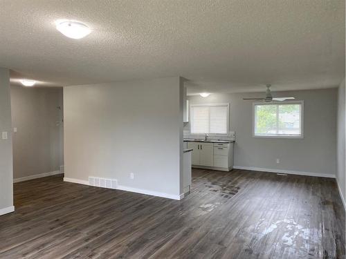 9406 102 Avenue, Grande Prairie, AB - Indoor