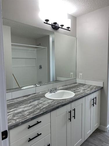 9406 102 Avenue, Grande Prairie, AB - Indoor Photo Showing Bathroom