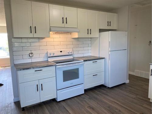 9406 102 Avenue, Grande Prairie, AB - Indoor Photo Showing Kitchen