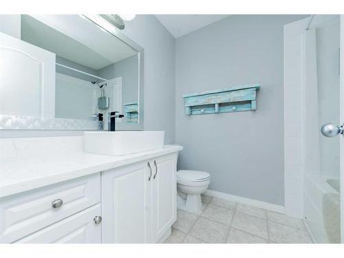 11921 105A Street, Grande Prairie, AB - Indoor Photo Showing Bathroom