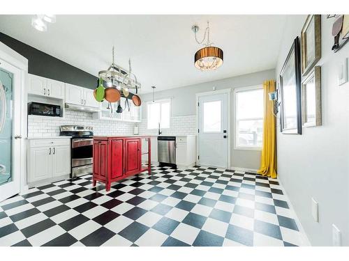 11921 105A Street, Grande Prairie, AB - Indoor Photo Showing Kitchen