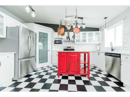 11921 105A Street, Grande Prairie, AB - Indoor Photo Showing Kitchen