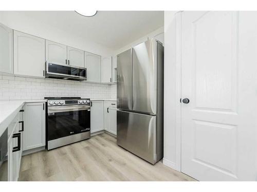 9813 90 Street, Grande Prairie, AB - Indoor Photo Showing Kitchen With Stainless Steel Kitchen