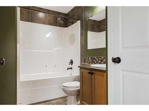 11334 Pinnacle Drive, Grande Prairie, AB - Indoor Photo Showing Bathroom