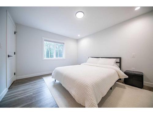 704015 Range Road 64, Rural Grande Prairie No. 1, County Of, AB - Indoor Photo Showing Bedroom