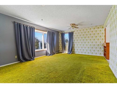 10834 95 Street, Grande Prairie, AB - Indoor Photo Showing Bedroom