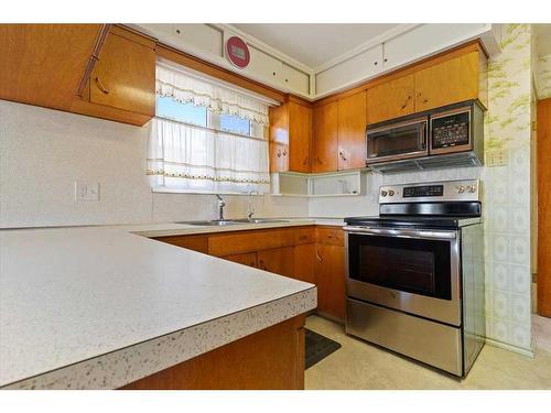 10834 95 Street, Grande Prairie, AB - Indoor Photo Showing Kitchen