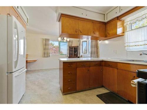 10834 95 Street, Grande Prairie, AB - Indoor Photo Showing Kitchen