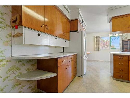 10834 95 Street, Grande Prairie, AB - Indoor Photo Showing Kitchen