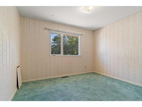 10834 95 Street, Grande Prairie, AB - Indoor Photo Showing Other Room