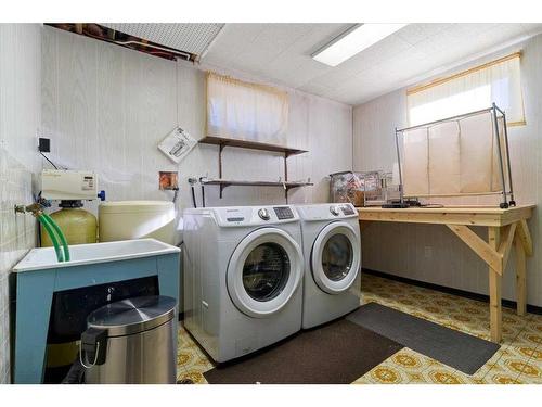 10834 95 Street, Grande Prairie, AB - Indoor Photo Showing Laundry Room