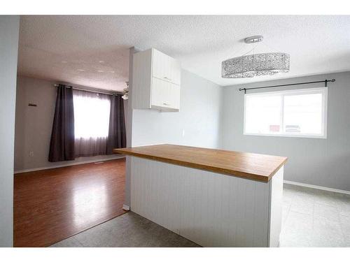 9904 105 Street, High Level, AB - Indoor Photo Showing Kitchen