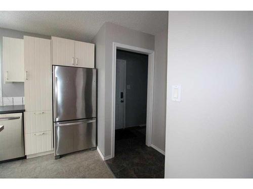 9904 105 Street, High Level, AB - Indoor Photo Showing Kitchen