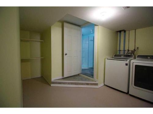 9904 105 Street, High Level, AB - Indoor Photo Showing Laundry Room