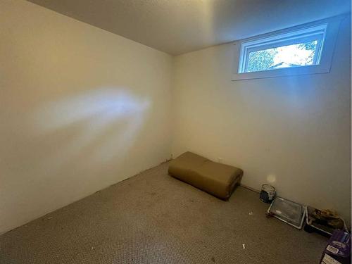 9517 79 Avenue, Peace River, AB - Indoor Photo Showing Other Room