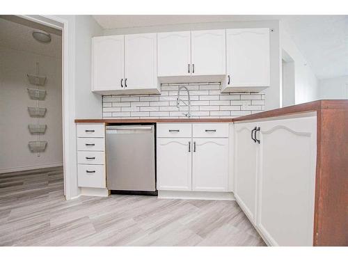 417-9700 92 Avenue, Grande Prairie, AB - Indoor Photo Showing Kitchen