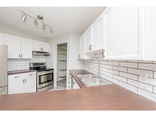 417-9700 92 Avenue, Grande Prairie, AB - Indoor Photo Showing Kitchen With Double Sink