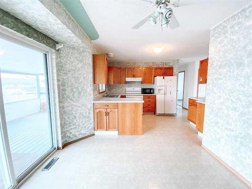 4535 46 Street, Rycroft, AB - Indoor Photo Showing Kitchen