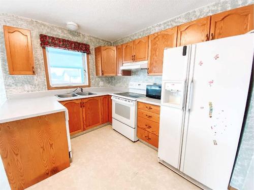 4535 46 Street, Rycroft, AB - Indoor Photo Showing Kitchen With Double Sink