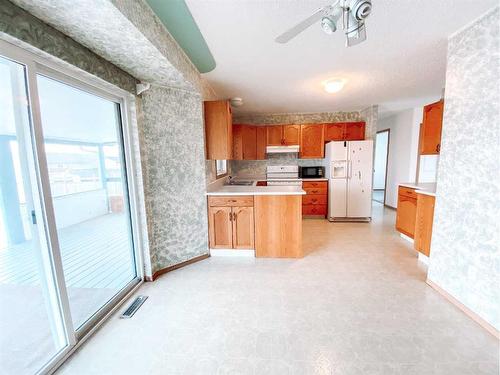 4535 46 Street, Rycroft, AB - Indoor Photo Showing Kitchen