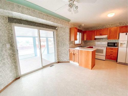 4535 46 Street, Rycroft, AB - Indoor Photo Showing Kitchen