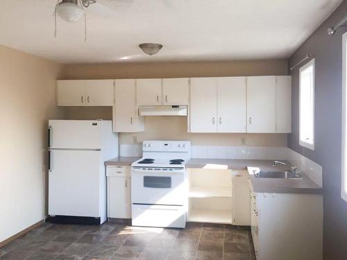 10602 103 Street, Grande Prairie, AB - Indoor Photo Showing Kitchen