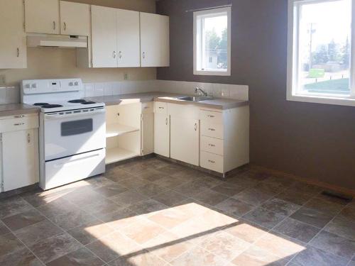 10602 103 Street, Grande Prairie, AB - Indoor Photo Showing Kitchen