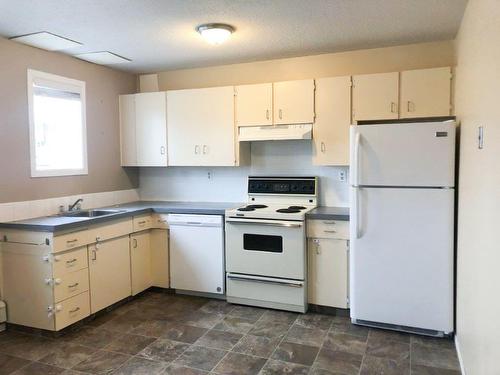 10602 103 Street, Grande Prairie, AB - Indoor Photo Showing Kitchen